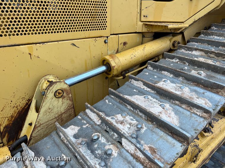 image for item DO8777 1997 Caterpillar D5M XL  dozer