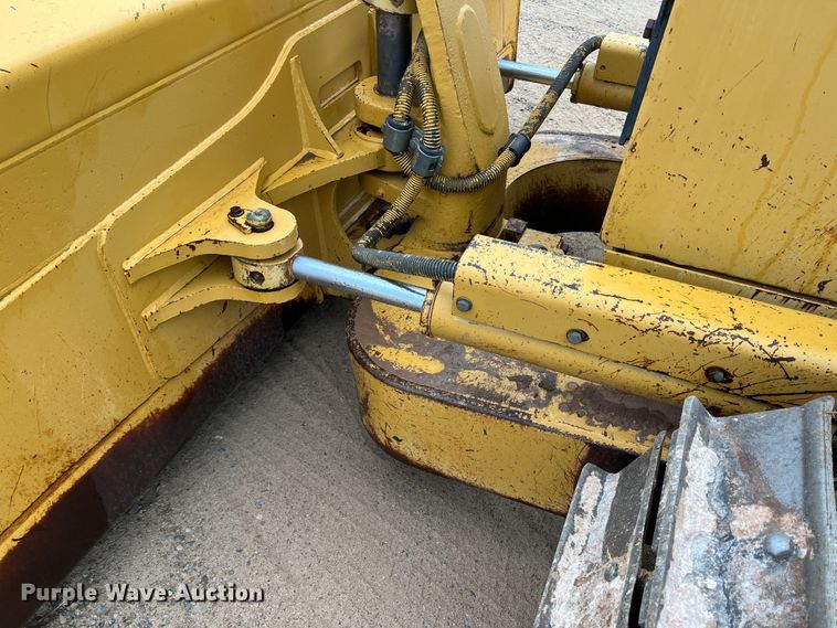 image for item DO8777 1997 Caterpillar D5M XL  dozer