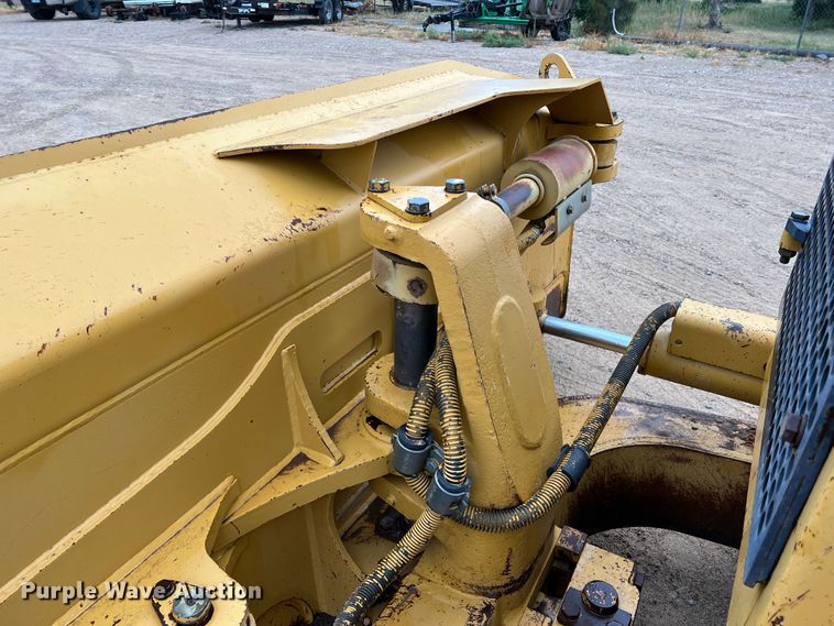 image for item DO8777 1997 Caterpillar D5M XL  dozer