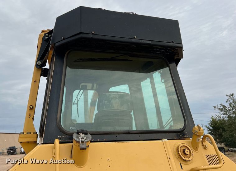 image for item DO8777 1997 Caterpillar D5M XL  dozer
