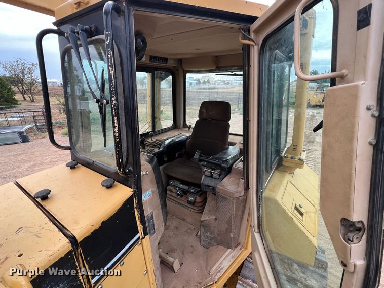 image for item DO8777 1997 Caterpillar D5M XL  dozer