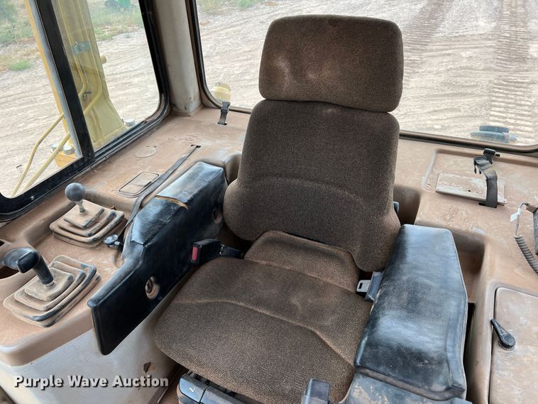 image for item DO8777 1997 Caterpillar D5M XL  dozer