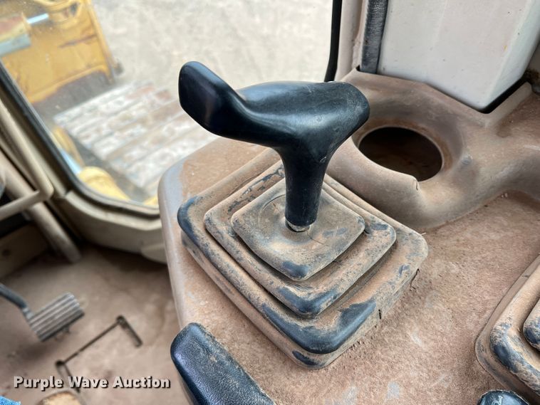 image for item DO8777 1997 Caterpillar D5M XL  dozer