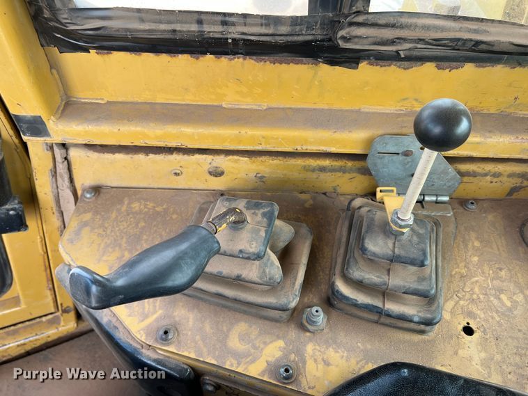 image for item DO8779 1994 Caterpillar D8N  crawler tractor