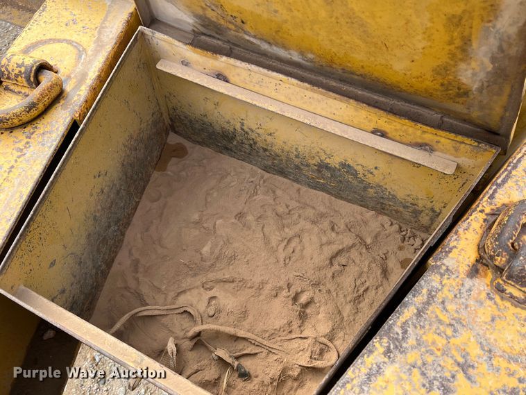 image for item DO8781 1998 Dynaweld  equipment trailer