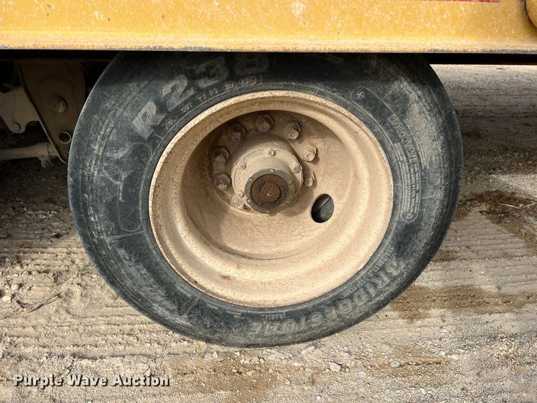 image for item DO8781 1998 Dynaweld  equipment trailer