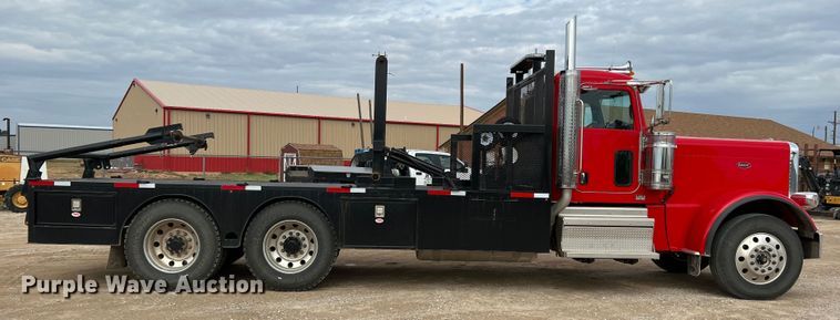 image for item DO8783 2021 Peterbilt 389  Figure 8 fiber optic reel truck