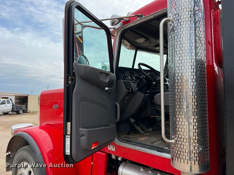 image for item DO8783 2021 Peterbilt 389  Figure 8 fiber optic reel truck