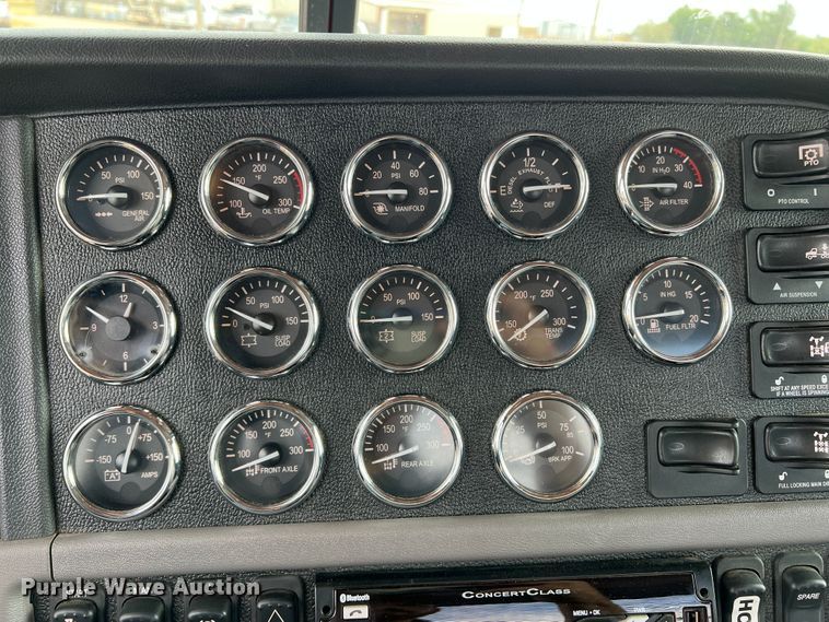 image for item DO8783 2021 Peterbilt 389  Figure 8 fiber optic reel truck