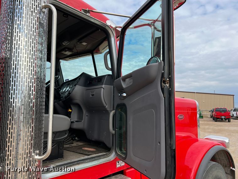 image for item DO8783 2021 Peterbilt 389  Figure 8 fiber optic reel truck