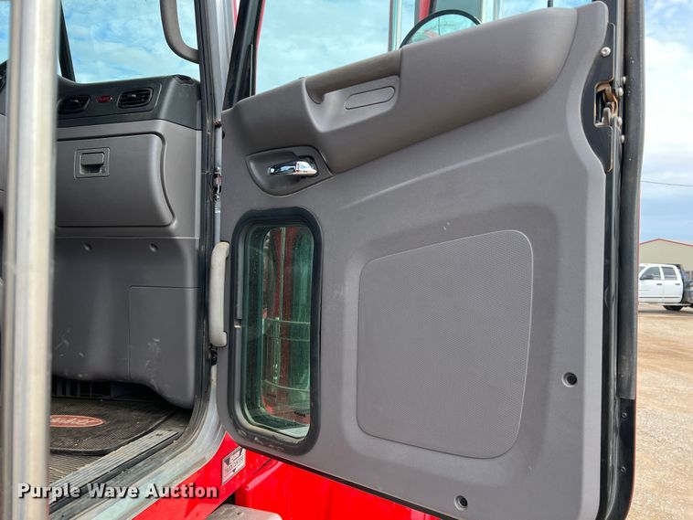 image for item DO8783 2021 Peterbilt 389  Figure 8 fiber optic reel truck