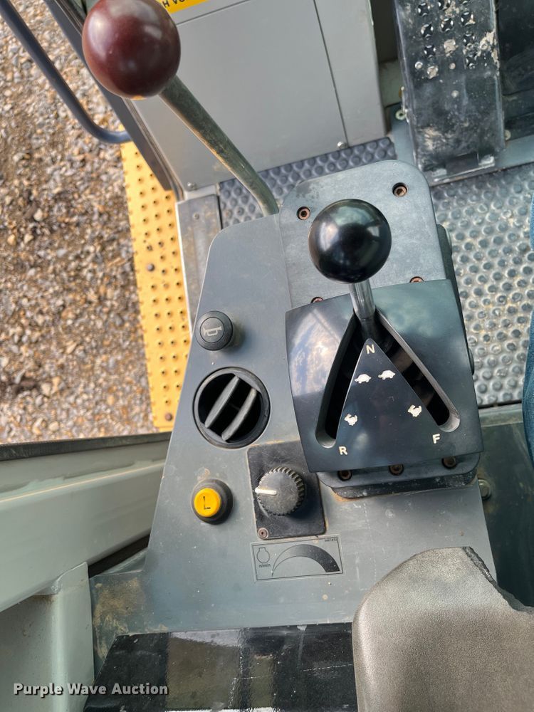 image for item DP4841 2007 John Deere 605C  track loader