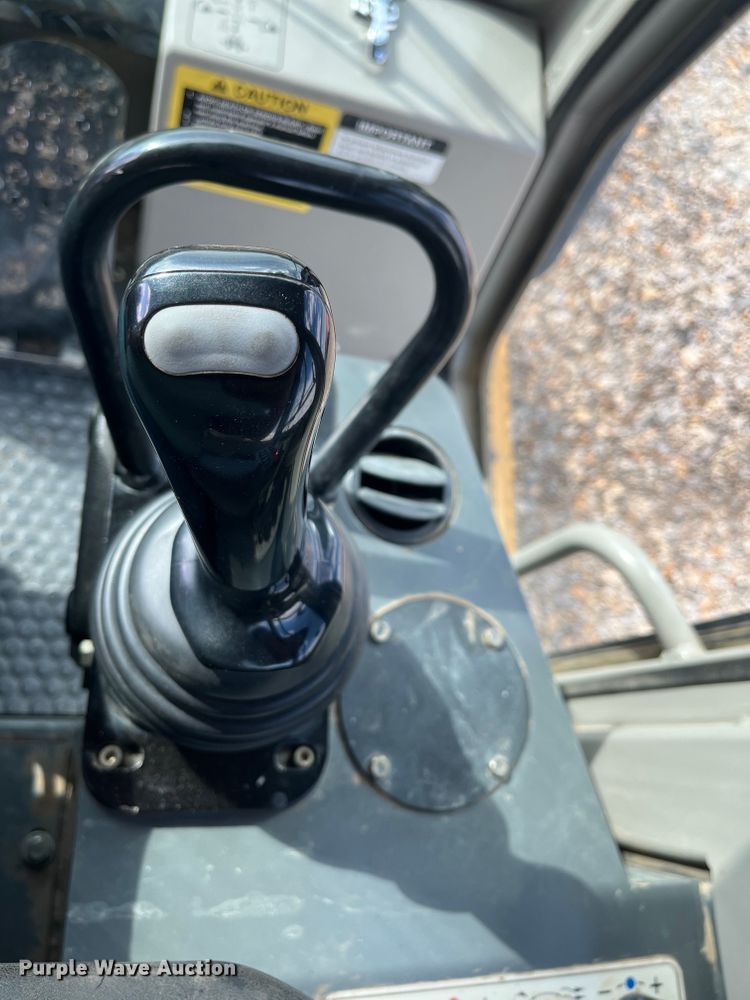 image for item DP4841 2007 John Deere 605C  track loader