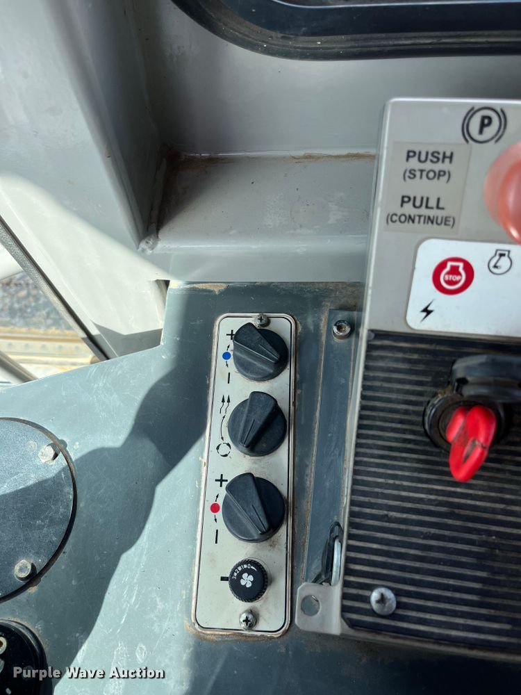 image for item DP4841 2007 John Deere 605C  track loader