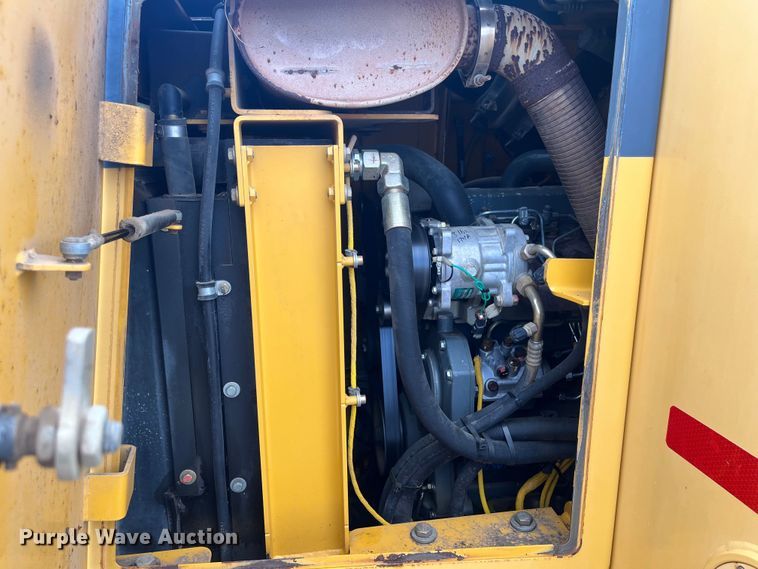 image for item DP4841 2007 John Deere 605C  track loader