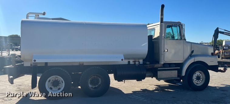 image for item DQ4872 1999 Volvo WCA64T  water truck