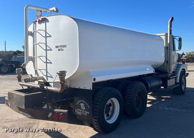 image for item DQ4872 1999 Volvo WCA64T  water truck