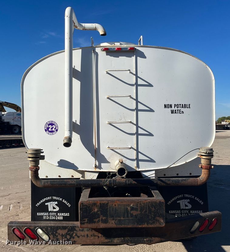 image for item DQ4872 1999 Volvo WCA64T  water truck