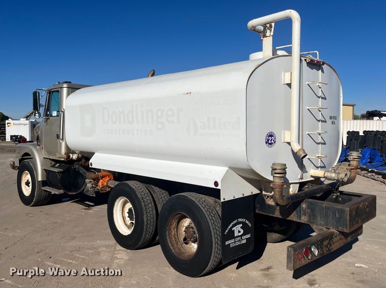 image for item DQ4872 1999 Volvo WCA64T  water truck