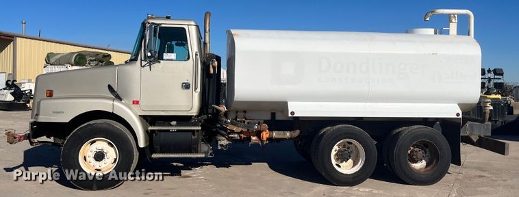 image for item DQ4872 1999 Volvo WCA64T  water truck