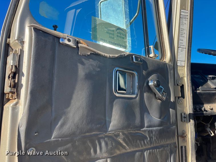 image for item DQ4872 1999 Volvo WCA64T  water truck