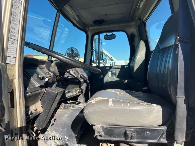 image for item DQ4872 1999 Volvo WCA64T  water truck