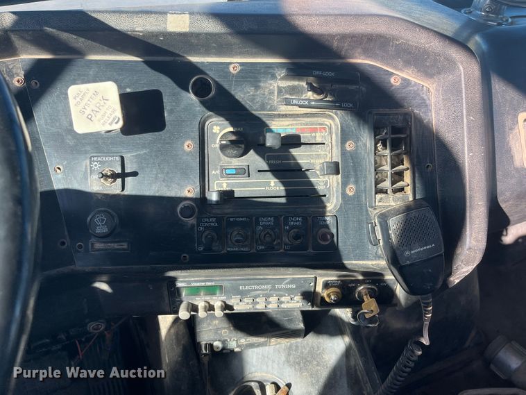 image for item DQ4872 1999 Volvo WCA64T  water truck