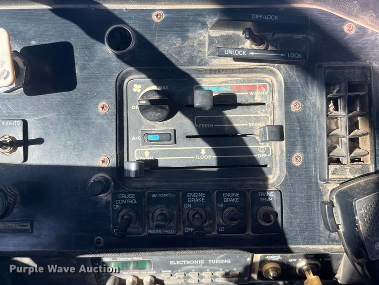 image for item DQ4872 1999 Volvo WCA64T  water truck