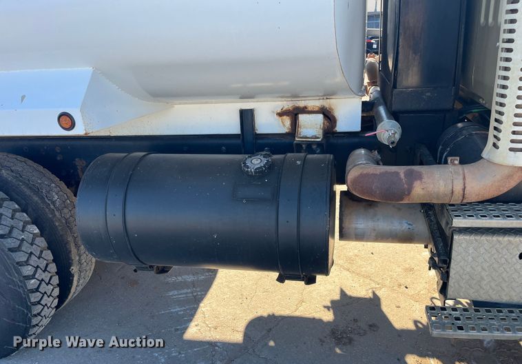 image for item DQ4872 1999 Volvo WCA64T  water truck