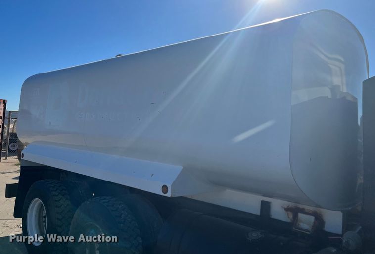 image for item DQ4872 1999 Volvo WCA64T  water truck