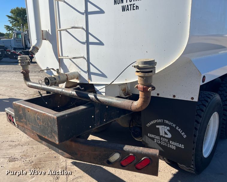 image for item DQ4872 1999 Volvo WCA64T  water truck