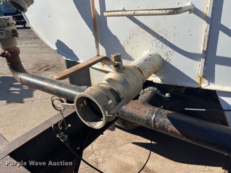 image for item DQ4872 1999 Volvo WCA64T  water truck