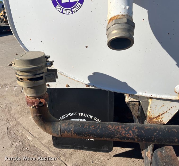 image for item DQ4872 1999 Volvo WCA64T  water truck