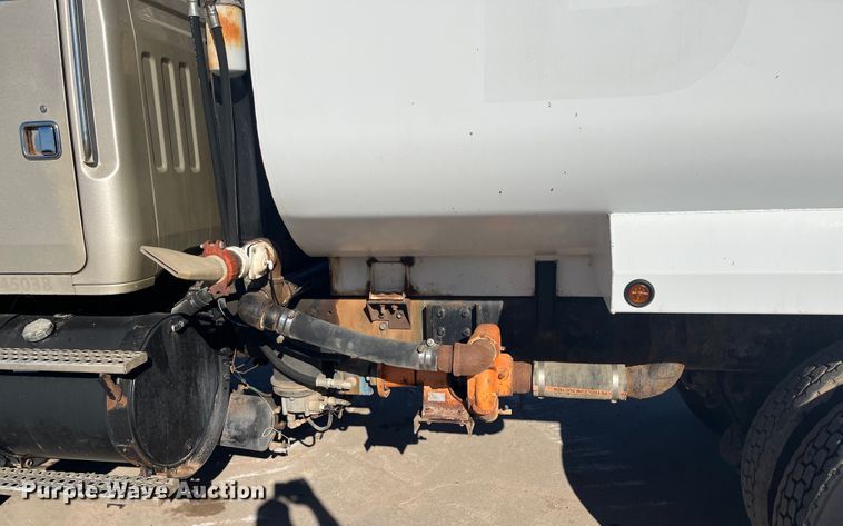 image for item DQ4872 1999 Volvo WCA64T  water truck