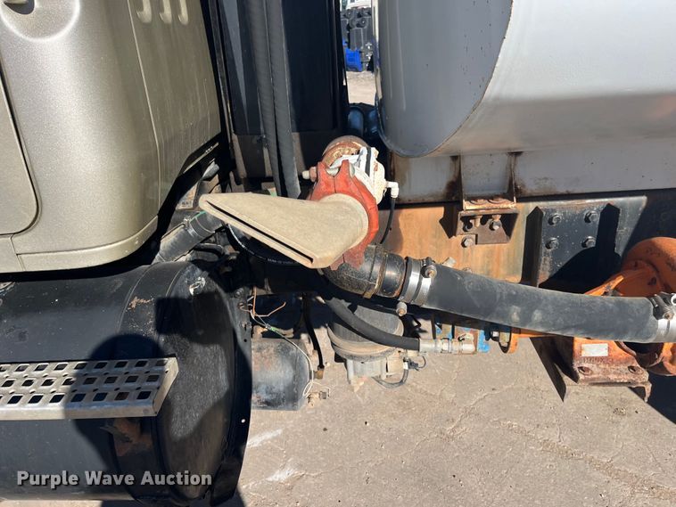 image for item DQ4872 1999 Volvo WCA64T  water truck