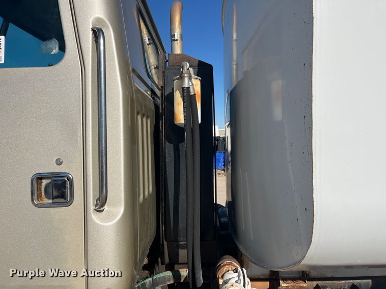 image for item DQ4872 1999 Volvo WCA64T  water truck