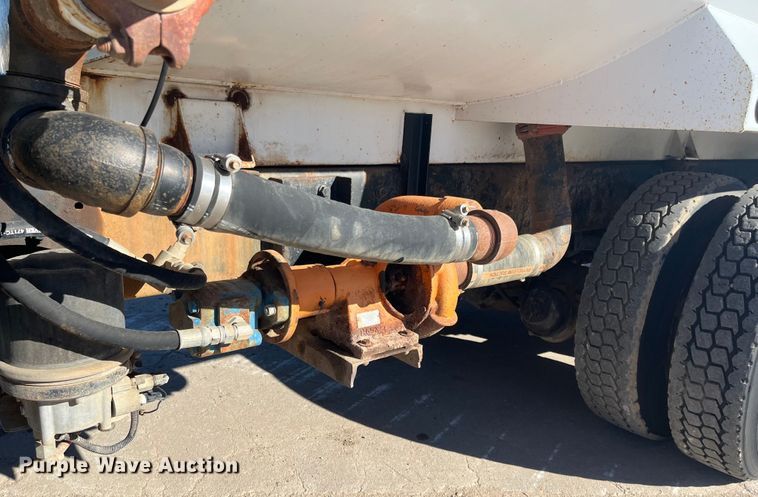 image for item DQ4872 1999 Volvo WCA64T  water truck