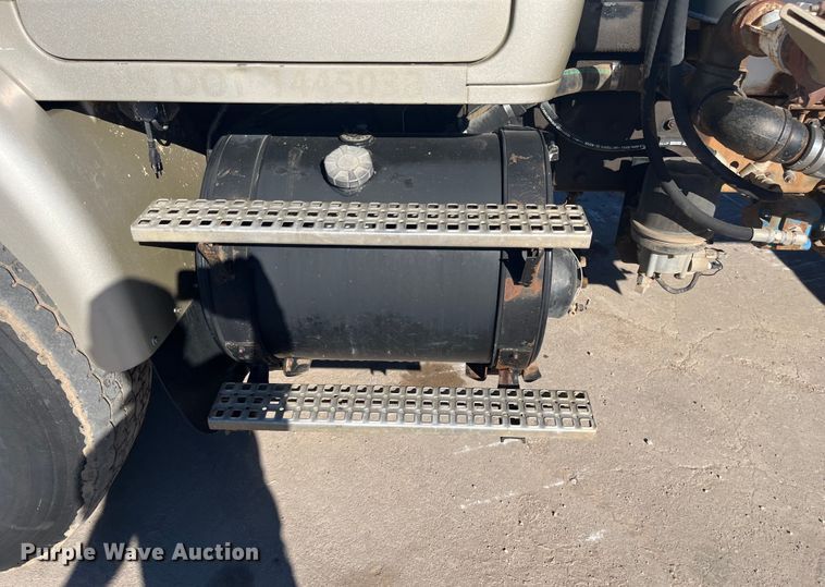 image for item DQ4872 1999 Volvo WCA64T  water truck