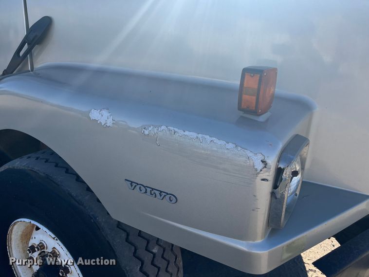 image for item DQ4872 1999 Volvo WCA64T  water truck