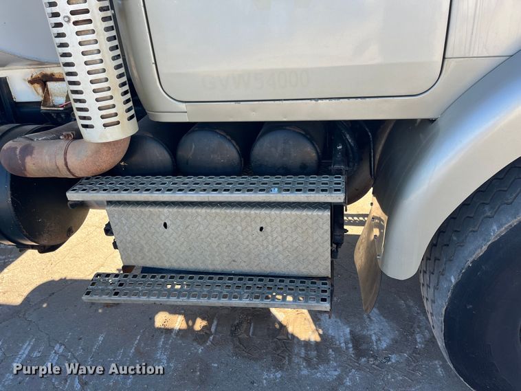 image for item DQ4872 1999 Volvo WCA64T  water truck