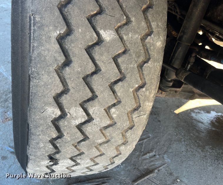 image for item DQ4872 1999 Volvo WCA64T  water truck