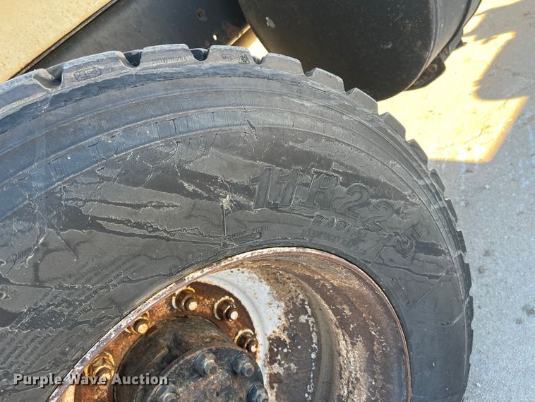 image for item DQ4872 1999 Volvo WCA64T  water truck