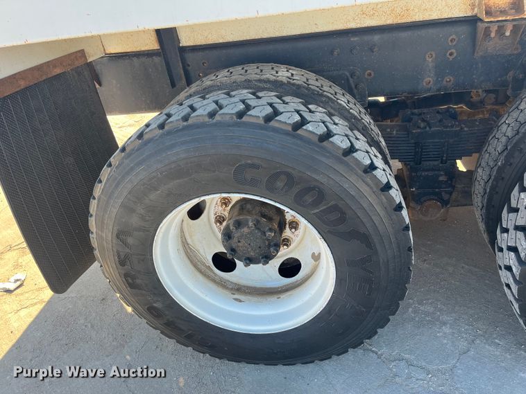 image for item DQ4872 1999 Volvo WCA64T  water truck