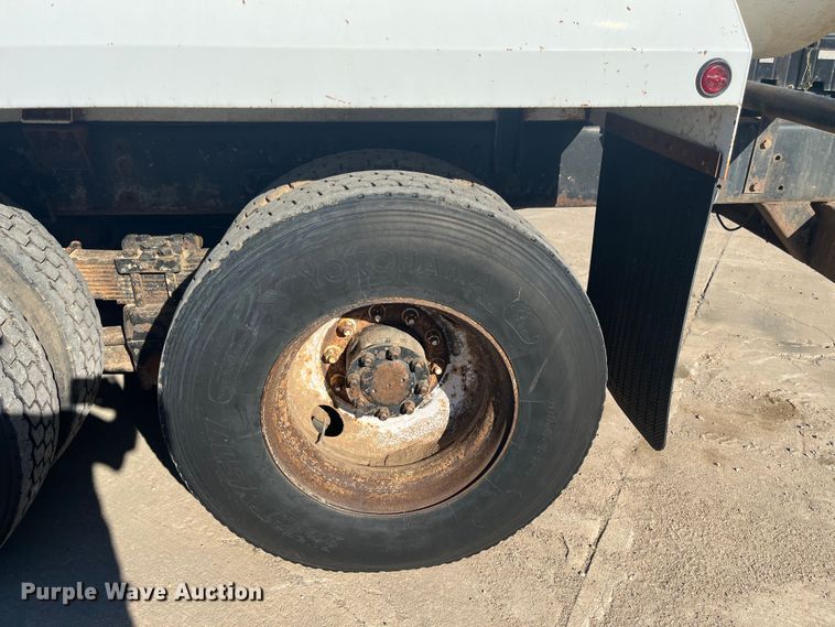 image for item DQ4872 1999 Volvo WCA64T  water truck