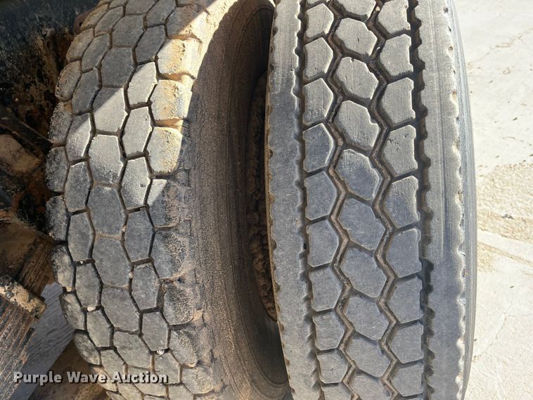 image for item DQ4872 1999 Volvo WCA64T  water truck