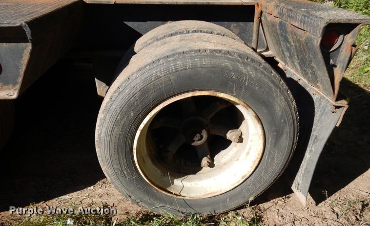 image for item DR0547 1989 Eager Beaver 60GSL  lowboy equipment trailer