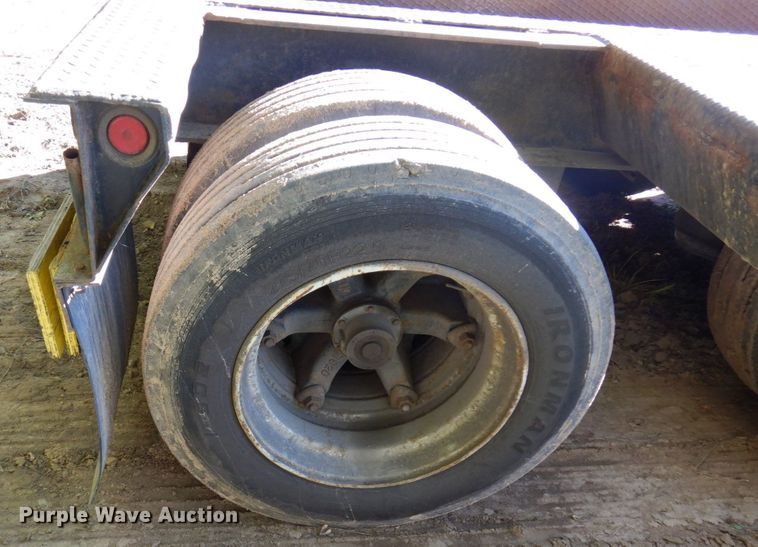 image for item DR0547 1989 Eager Beaver 60GSL  lowboy equipment trailer