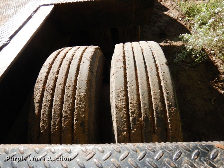 image for item DR0547 1989 Eager Beaver 60GSL  lowboy equipment trailer