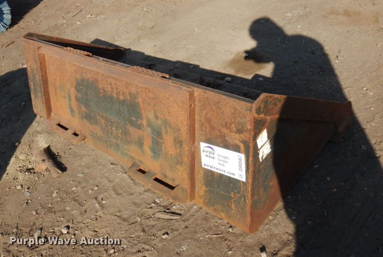 image for item DR0567 Tomahawk  66"W skid steer bucket