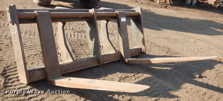 image for item DR0570 Caterpillar  58"L forks